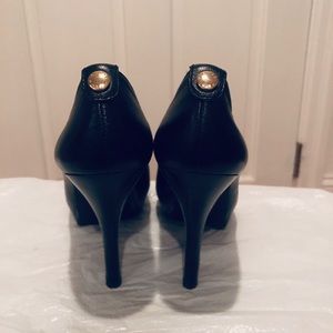 Michael Michael Kors Women High Heel Pumps, 7 M  Black, Platform, Leather Shoes